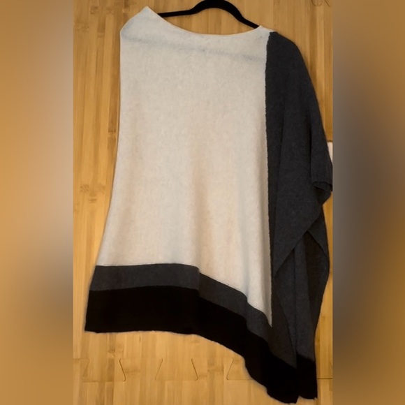 Charter Club Luxury Cashmere Colorblock Poncho - Picture 2 of 3